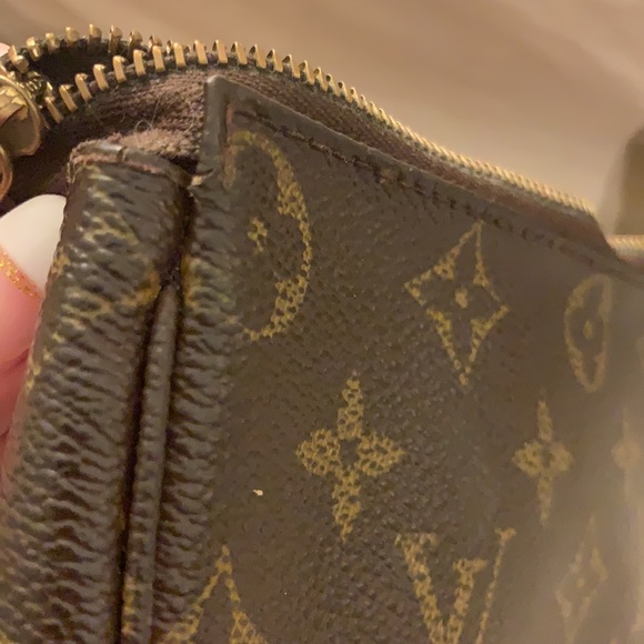 ❌SOLD❌ Louis Vuitton Monogram Mini Pochette! - Picture 10 of 13